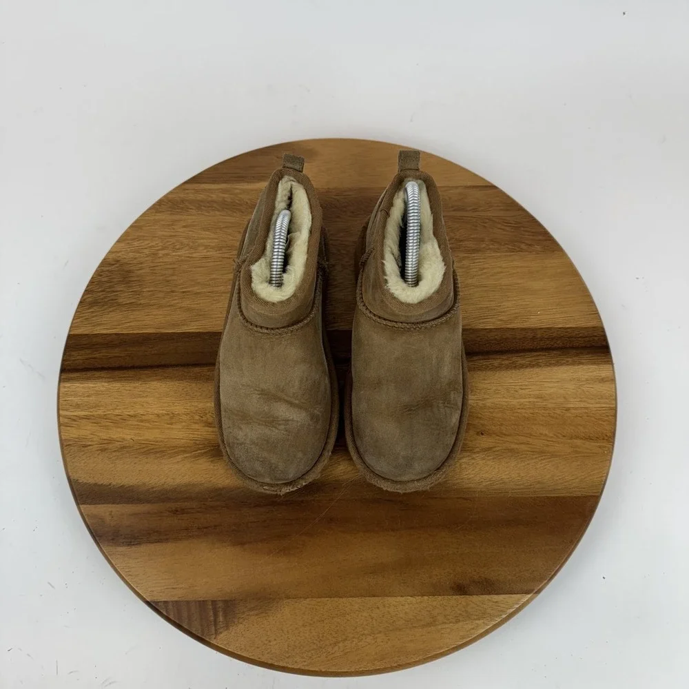 Big Kids Ugg Classic‎ Ultra Mini Tan Shearling Lined Comfort Boots Size 2 Y GUC